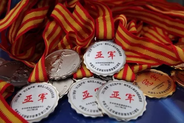 亚运会羽毛球：陈雨菲惨遭安洗莹双杀，无缘决赛